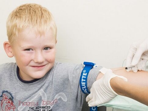 პარაზიტებით ეჭვმიტანილი ინფიცირების შემთხვევაში, ბავშვი აბარებს სისხლს ანალიზისთვის
